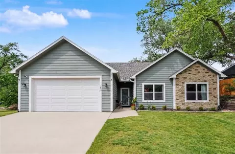1414 E 25th Ter, Lawrence, KS 66046