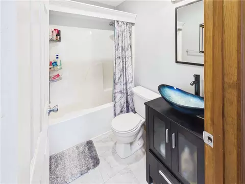 Bath - 719 Brookside Dr, Warrensburg, MO 64093 photo 1 of 5