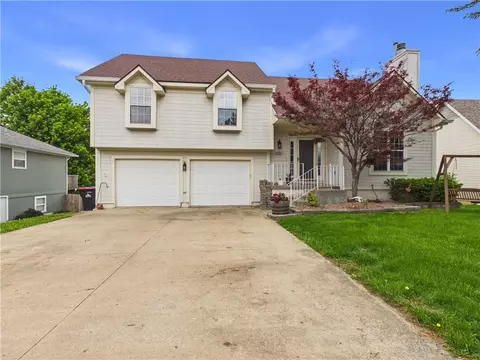 719 Brookside Dr, Warrensburg, MO 64093