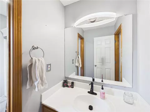 Bath - 719 Brookside Dr, Warrensburg, MO 64093 photo 2 of 5
