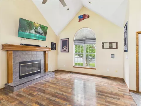 Living - 719 Brookside Dr, Warrensburg, MO 64093 photo 2 of 3