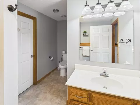 Bath - 719 Brookside Dr, Warrensburg, MO 64093 photo 5 of 5