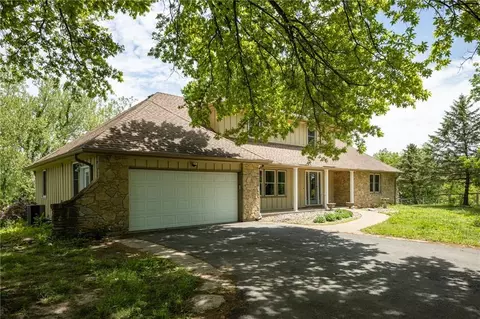 1712 S La Frenz Rd, Liberty, MO 64068