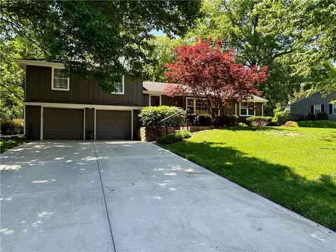 4533 W 65th St, Prairie Village, KS 66208