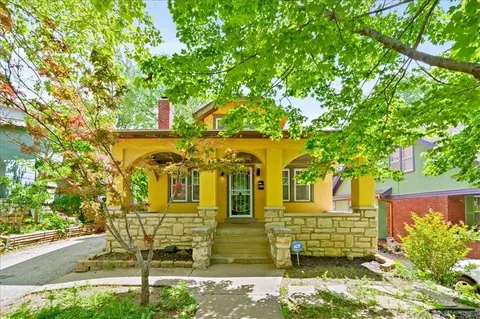 5125 Tracy Ave, Kansas City, MO 64110