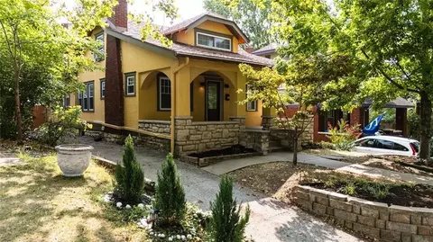 5125 Tracy Ave, Kansas City, MO 64110