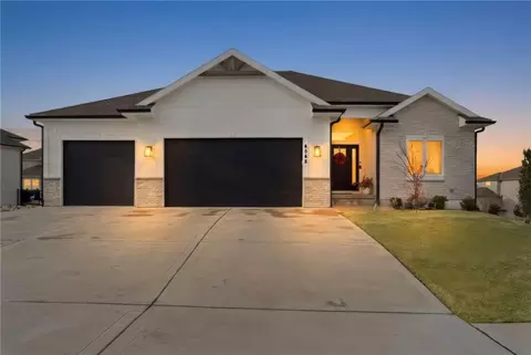 4548 NE Seneca Ter, Lees Summit, MO 64064