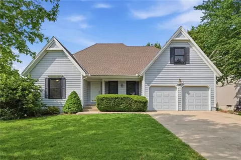 15644 W 83rd Ter, Lenexa, KS 66219