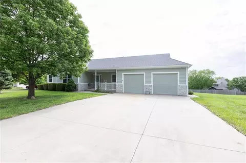 8601 Timber Trails Dr, De Soto, KS 66018