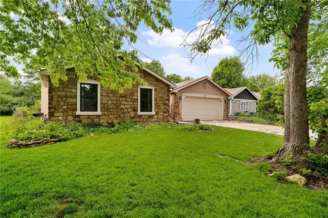 133 Tumbleweed Dr, Lawrence, KS 66049