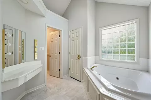 Bath - 2408 S Ponca Ave, Independence, MO 64057 photo 4 of 5