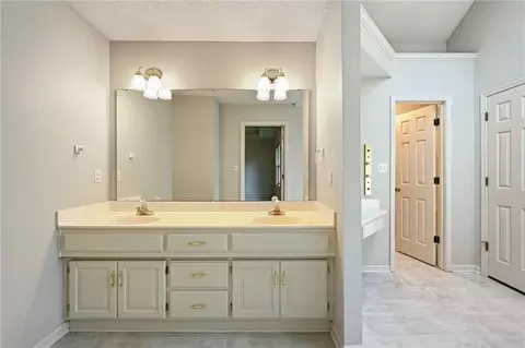 Bath - 2408 S Ponca Ave, Independence, MO 64057 photo 3 of 5