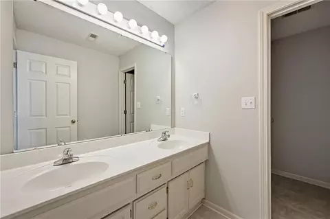 Bath - 2408 S Ponca Ave, Independence, MO 64057 photo 2 of 5