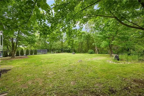 Exterior - 2408 S Ponca Ave, Independence, MO 64057 photo 6 of 6
