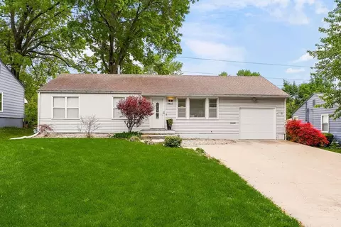8817 W 82nd Ter, Overland Park, KS 66204