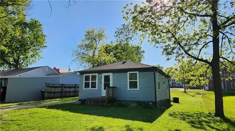 Exterior - 406 Maple St, Lathrop, MO 64465 photo 2 of 3