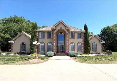 109 Crestwood Ests, Pittsburg, KS 66762