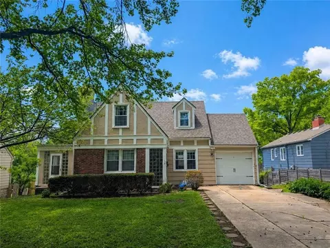 8806 Minnehaha Ln, Kansas City, MO 64114