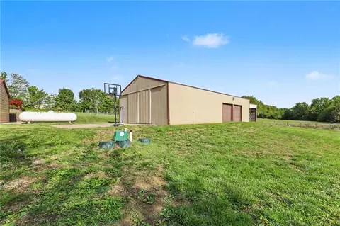 Exterior - 300 E Casey Rd, Lone Jack, MO 64070 photo 11 of 13