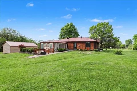 Exterior - 300 E Casey Rd, Lone Jack, MO 64070 photo 2 of 13