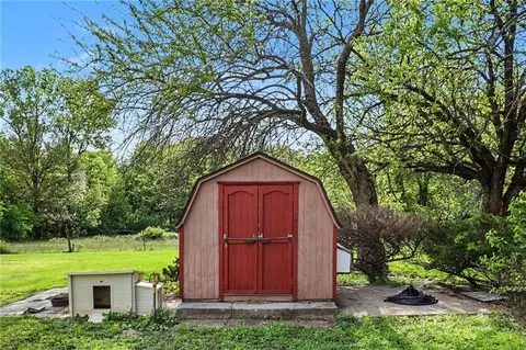 Exterior - 300 E Casey Rd, Lone Jack, MO 64070 photo 12 of 13