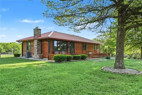 Exterior - 300 E Casey Rd, Lone Jack, MO 64070 photo 7 of 13