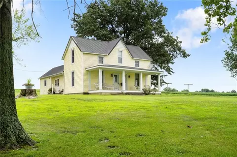 12189 119 Rd, Sweet Springs, MO 65351