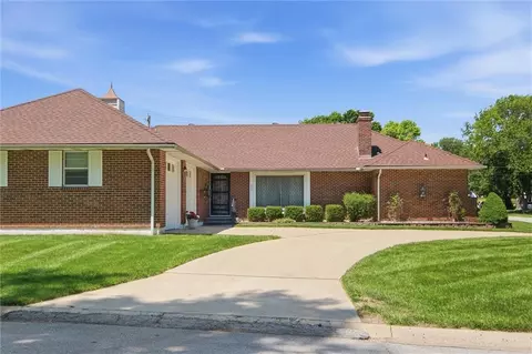 Exterior - 3300 S Phelps Rd, Independence, MO 64055 photo 3 of 6