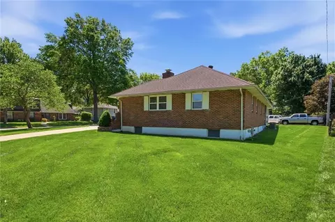 Exterior - 3300 S Phelps Rd, Independence, MO 64055 photo 4 of 6