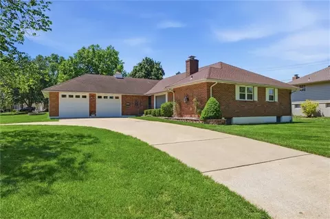 3300 S Phelps Rd, Independence, MO 64055