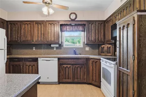 Kitchen - 3300 S Phelps Rd, Independence, MO 64055 photo 2 of 6