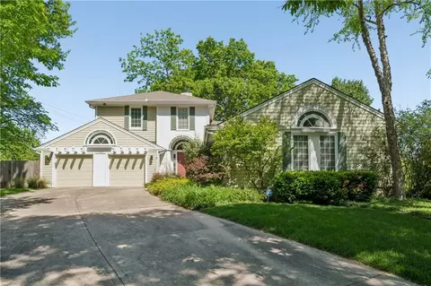 14936 Rhodes Cir, Lenexa, KS 66215