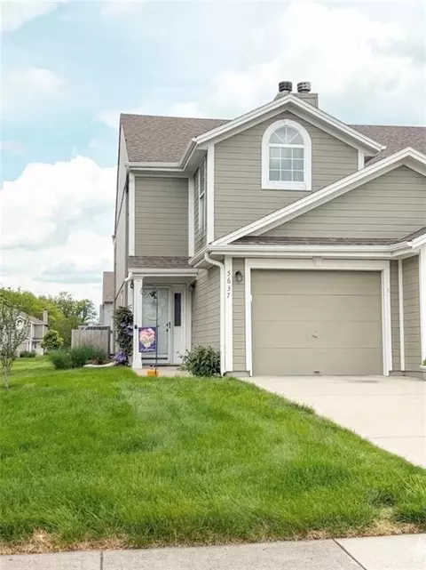 5637 NW Sunrise Meadow Cir, Lees Summit, MO 64064