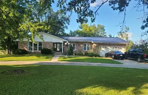 32267 State Highway Pp, Macon, MO 63552