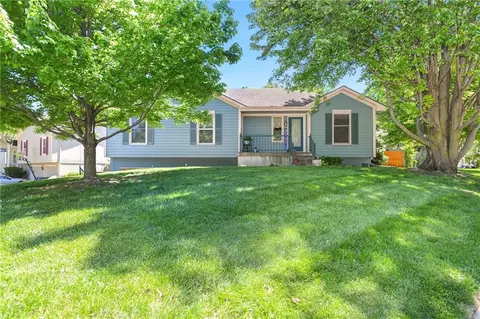 1401 NE Bronze Dr, Lees Summit, MO 64086
