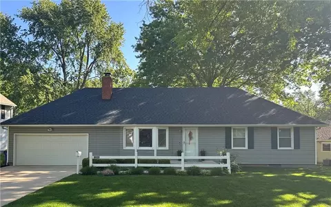 8839 Newton Dr, Overland Park, KS 66212