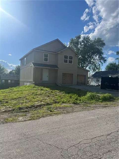 303 22nd Street Ter, Blue Springs, MO 64015