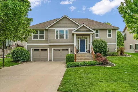 142 Aspen Ln, Lawrence, KS 66049