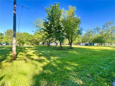 402 S Broadway St, Lacygne, KS 66040