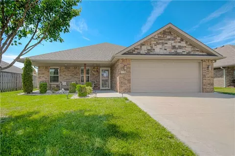 110 NW Lindsey Ln, Grain Valley, MO 64029