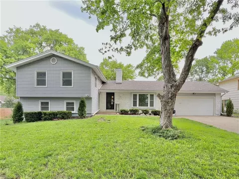 510 W Country Lane Ter, Kansas City, MO 64114