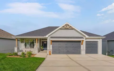 8461 Primrose St, De Soto, KS 66018
