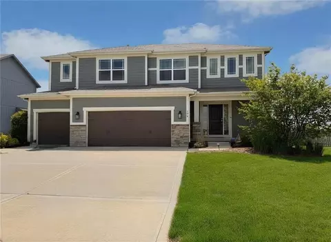 106 SE Ayden Ln, Blue Springs, MO 64064