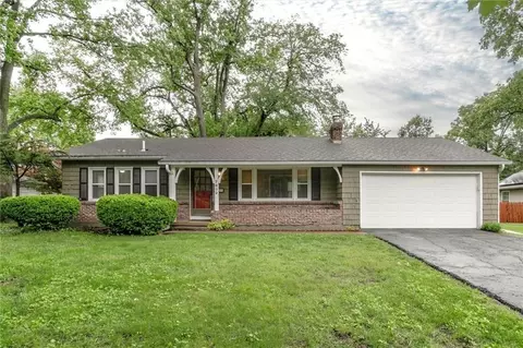 7832 Tomahawk Rd, Prairie Village, KS 66208