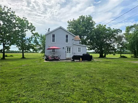 29613 S Sycamore Grove Rd, Garden City, MO 64747