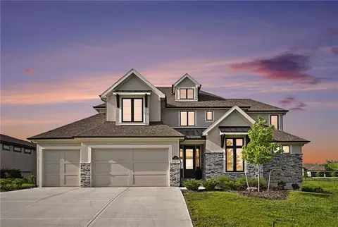 3410 NE 102nd St, Kansas City, MO 64155