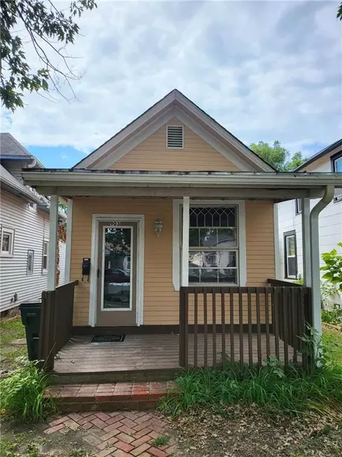 903 Osage St, Leavenworth, KS 66048