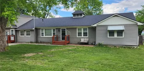 5151 Monrovia St, Shawnee, KS 66216
