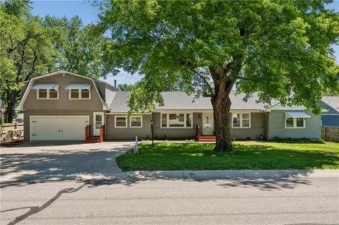 5151 Monrovia St, Shawnee, KS 66216