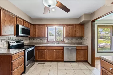 Kitchen - 816 Kristen St, Cameron, MO 64429 photo 2 of 3